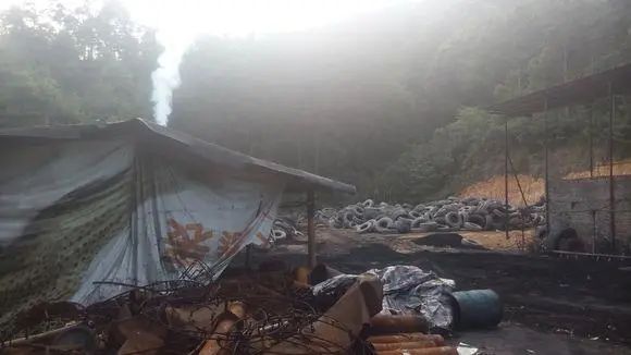 廢舊輪胎煉油廢氣污染，車間惡臭問題可利用潔匠凈化除臭劑解決.jpg