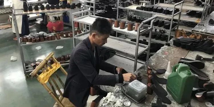 Dejing的凈??制鞋廠除臭劑，治理揮發(fā)性有機化合物(VOC)廢氣.jpg