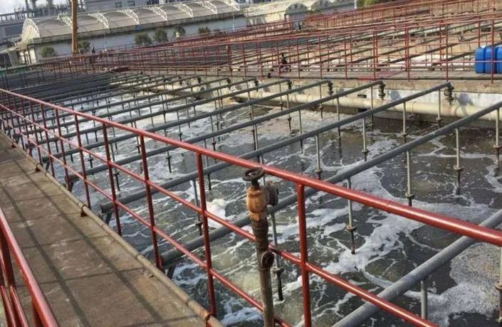 化工廠污水、污泥“臭氣熏天”遭投訴，該如何解決？